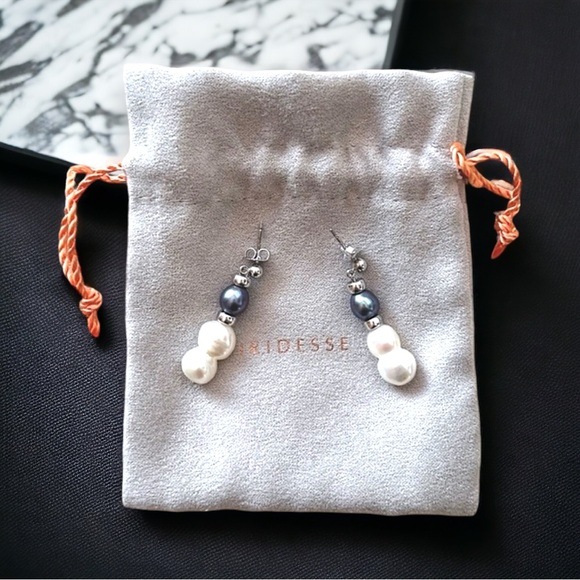 Tiffany & Co. IRIDESSE Freshwater Pearl Drop Earrings. - Picture 3 of 3